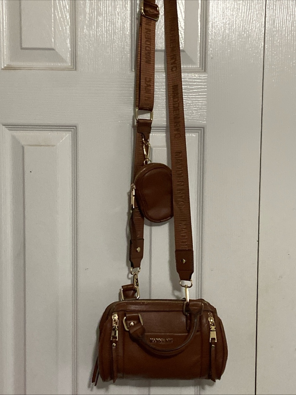Compact Tan Crossbody Bag with Adjustable Strap